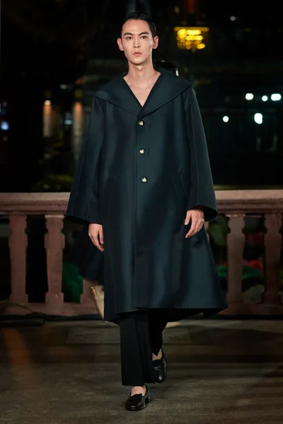 Look 11